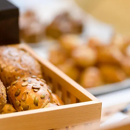 Отель Tagungszentrum Нойендеттельзау